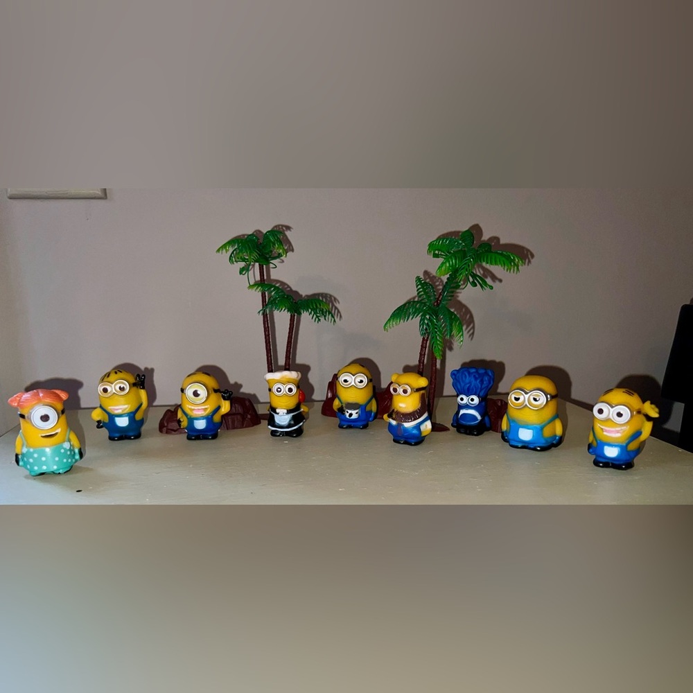 Minions Tropical Adventure Playset - Like New